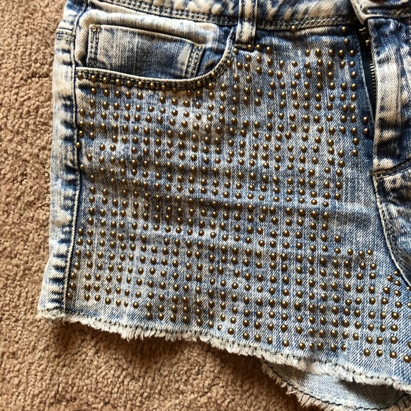 Jean shorts with gold studs - Picture 2 of 5